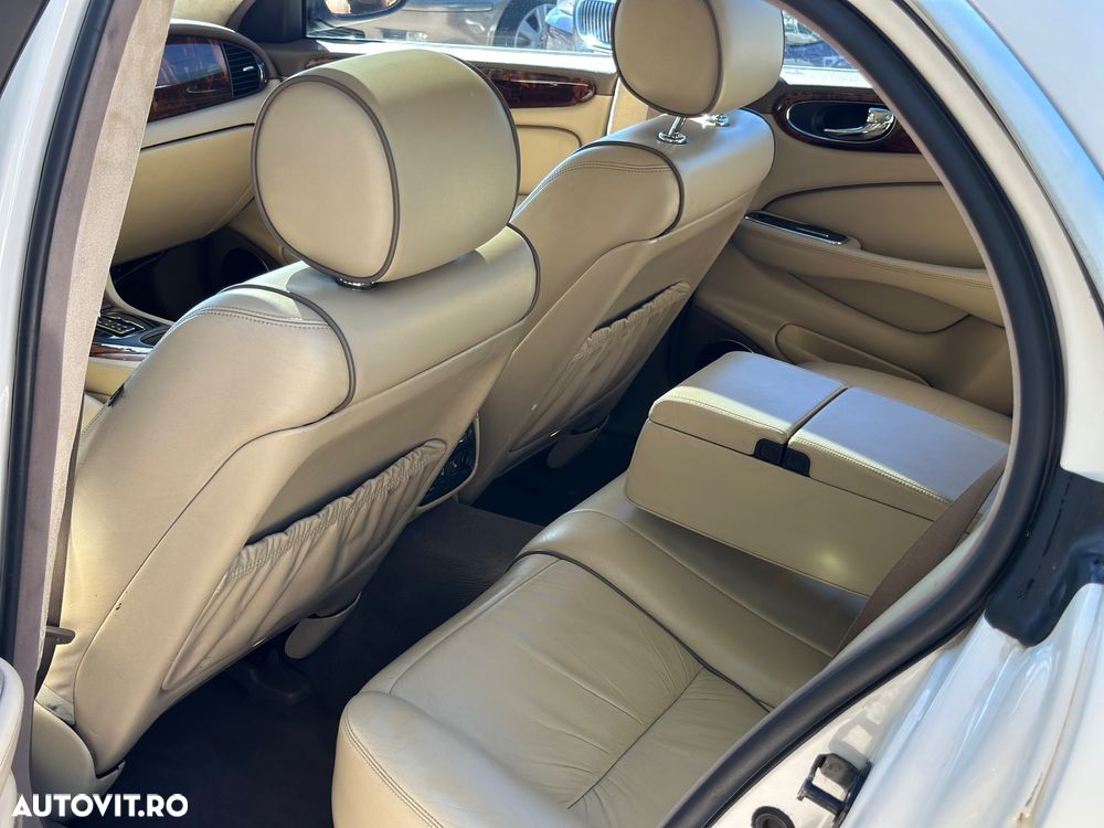 Jaguar XJ - 13