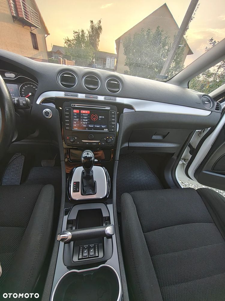 Ford S-Max - 12