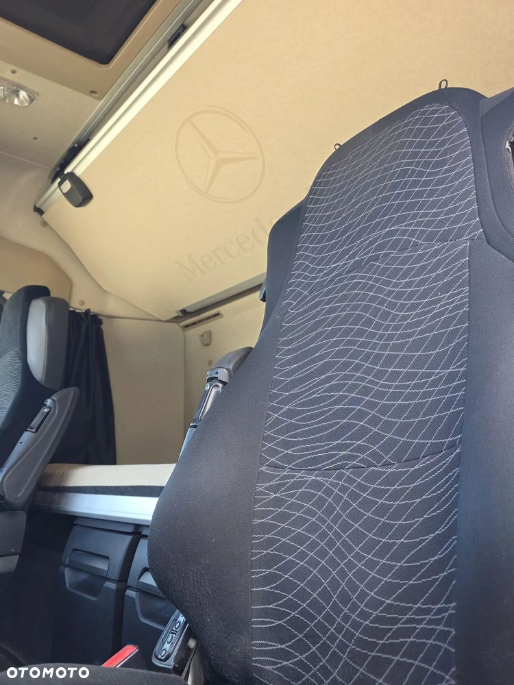 Mercedes-Benz ACTROS - 9