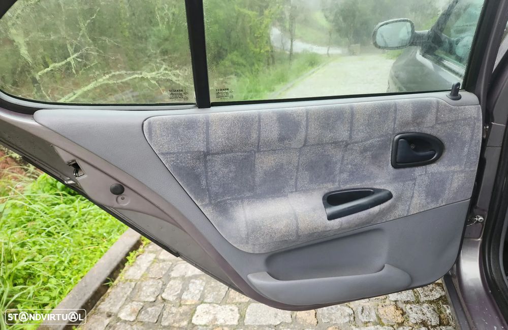 Renault Mégane 1.4 16V RXE AC - 16