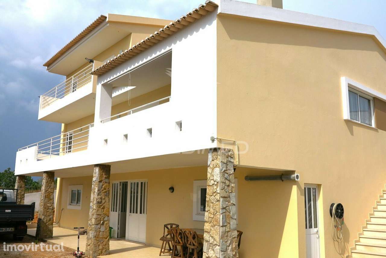 Moradia T4 mais 3 apartamentos para investimento em lote de 918m2 - Grande imagem: 4/35