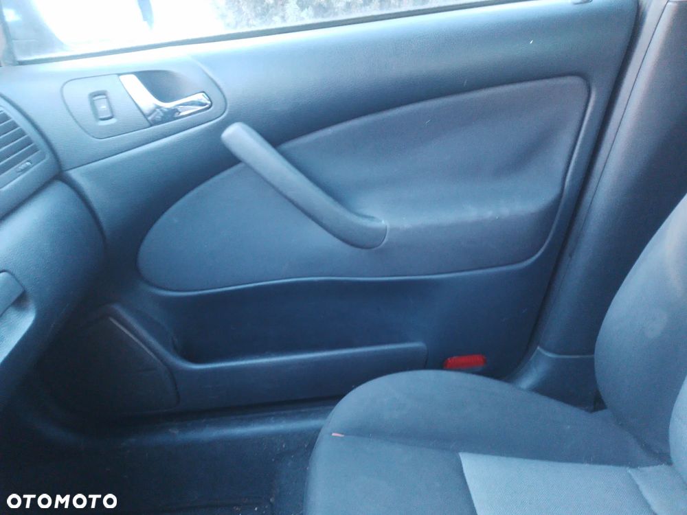 SKODA OCTAVIA I  00-10 1.6 BFQ     FOTEL PRAWY LEWY KANAPA - 28