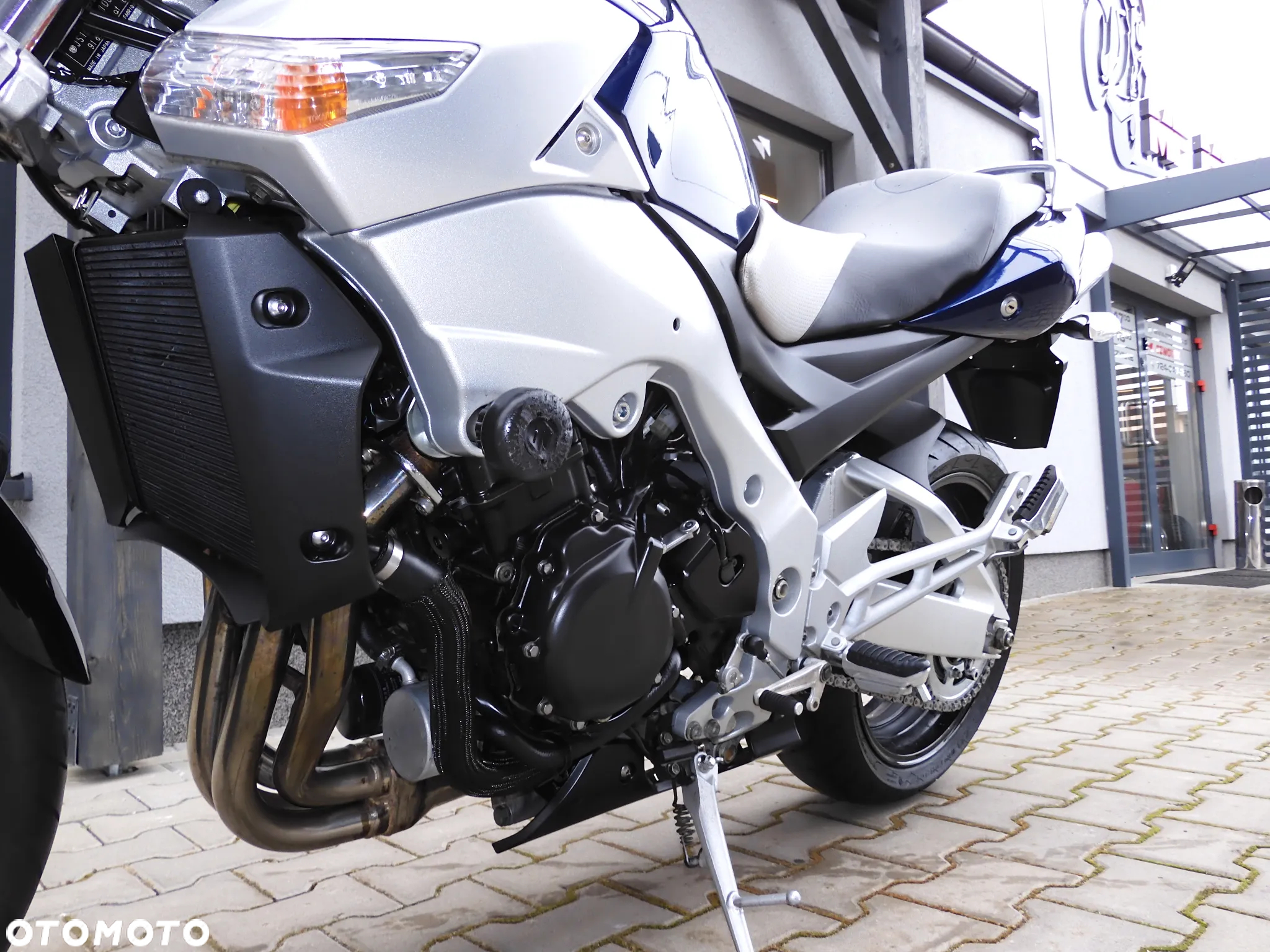Suzuki GSR - 25