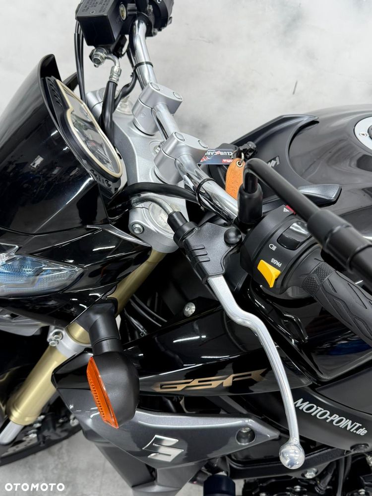 Suzuki GSR - 25