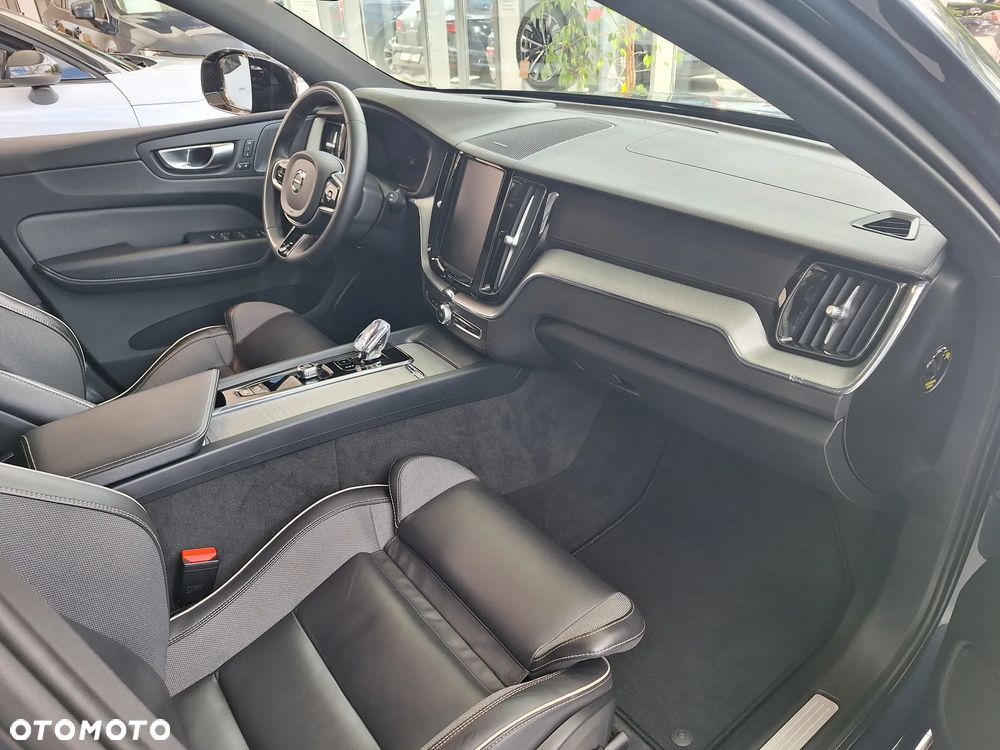 Volvo XC 60 B5 B AWD Ultimate Dark - 12