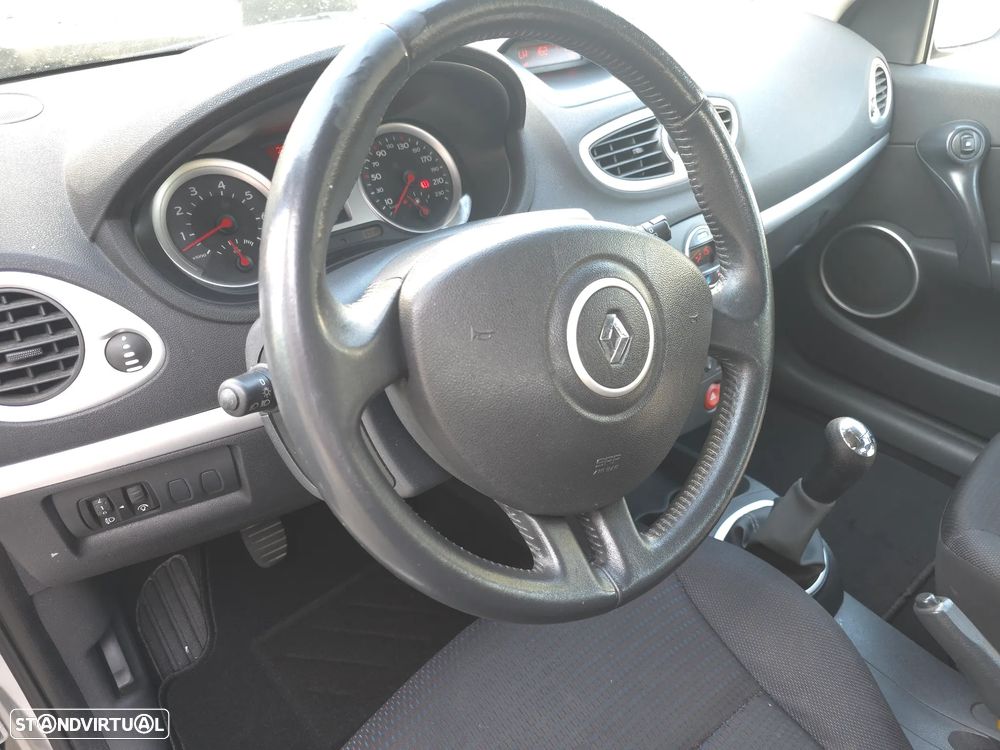 Renault Clio 1.2 16V Confort - 15