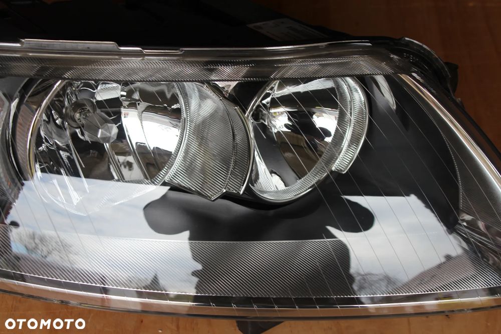 LAMPA PRZEDNIA PRAWA AUDI A6 C6 1EE008880-02 4F0941004 2007 EU - 3