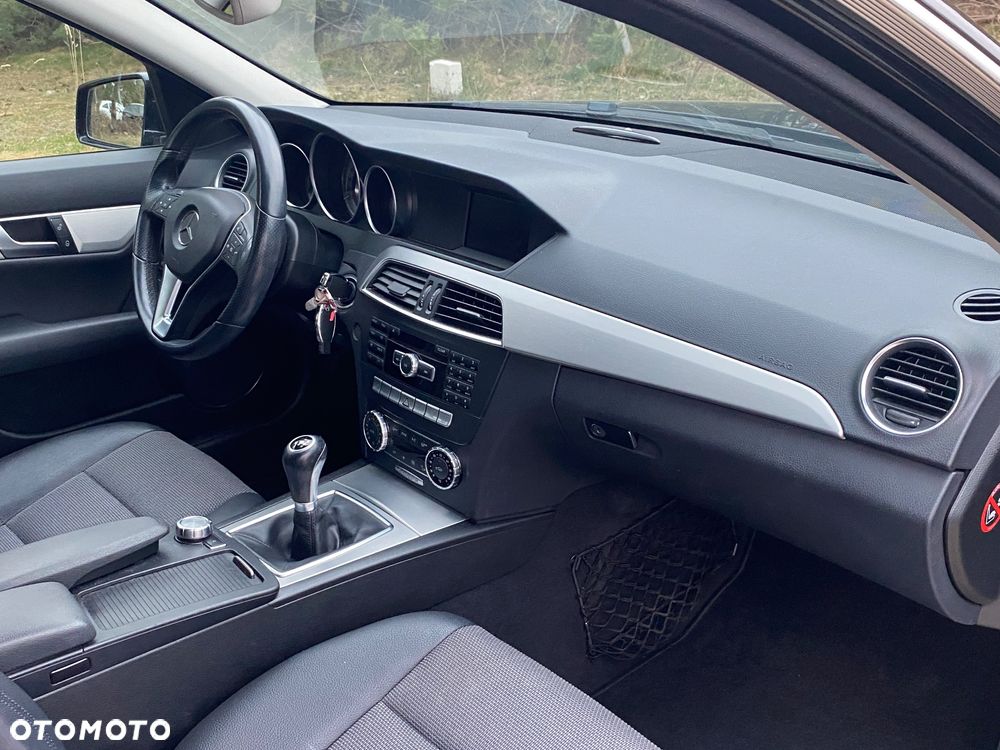 Mercedes-Benz Klasa C 180 (BlueEFFICIENCY) Avantgarde - 27