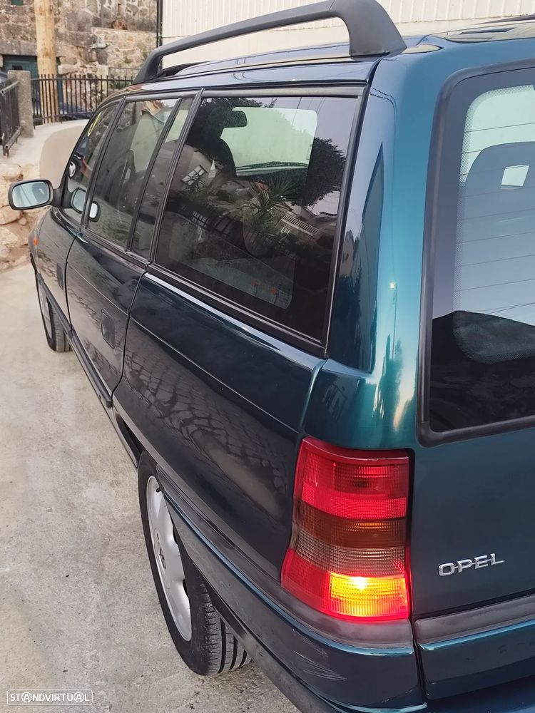 Opel Astra 1.4i 16V Sport - 11