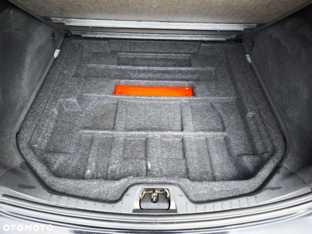Volvo V60 D3 R-Design - 33