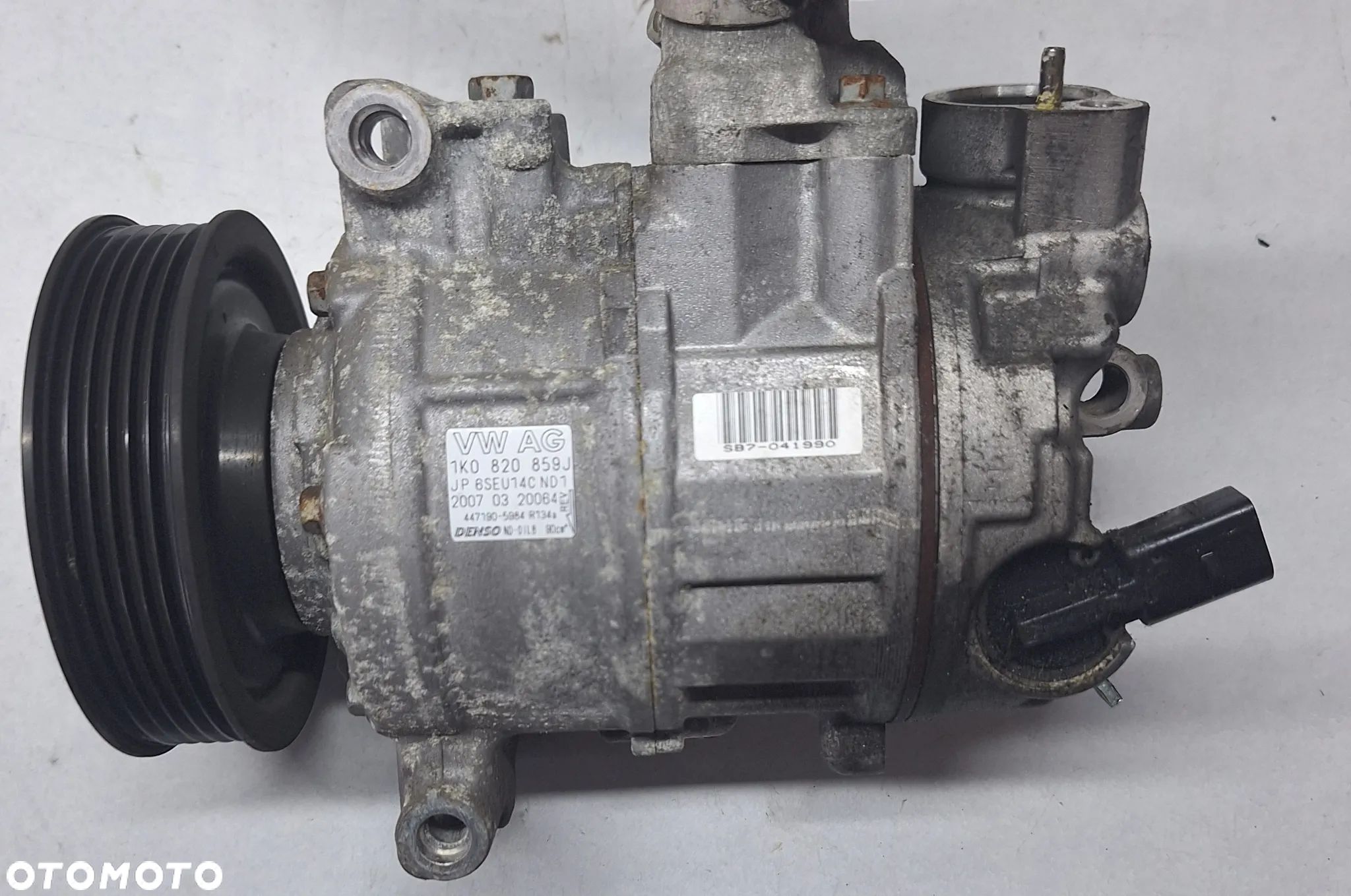 KOMPRESOR KLIMATYZACJI DENSO - 1K0820859J -VW GOLF V-1,4 - 1