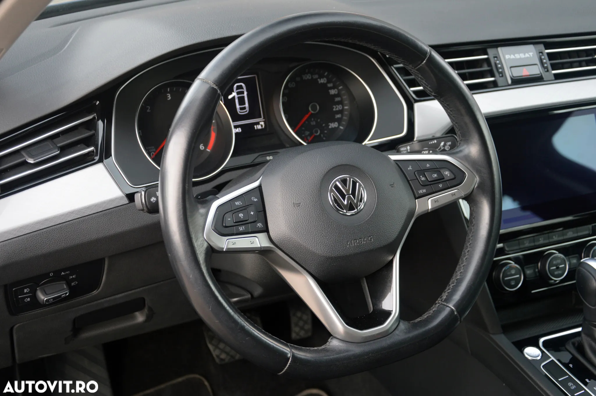 Volkswagen Passat 1.6 TDI DSG Comfortline - 26