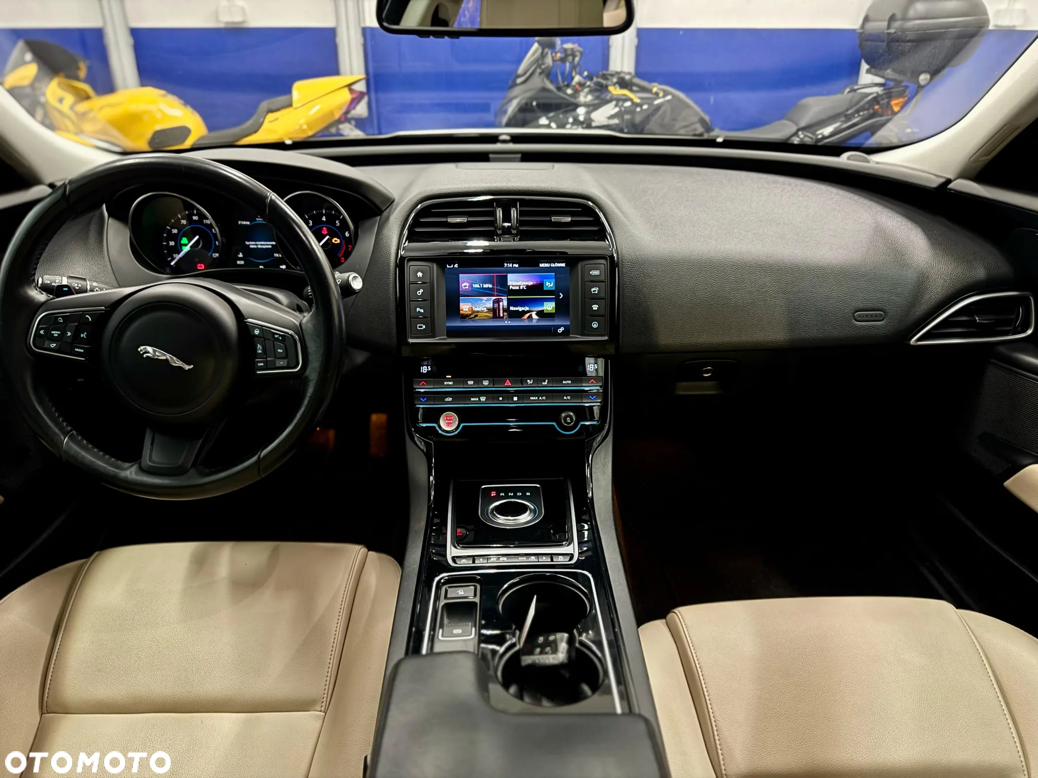 Jaguar XE 2.0 P250 HSE - 19
