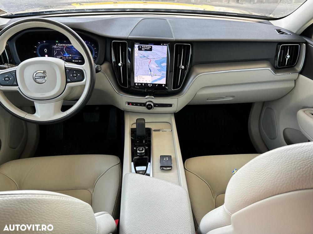 Volvo XC 60 B4 MHEV AT8 FWD Momentum Pro - 3