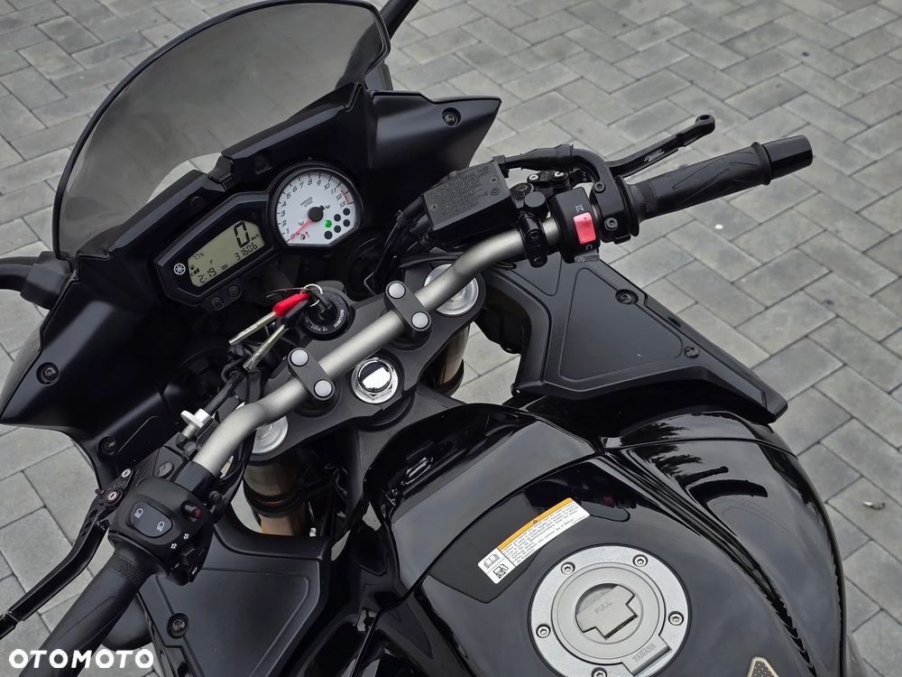 Yamaha FZ8 - 8
