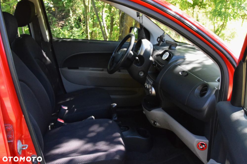 Daihatsu Sirion 1.0 - 8