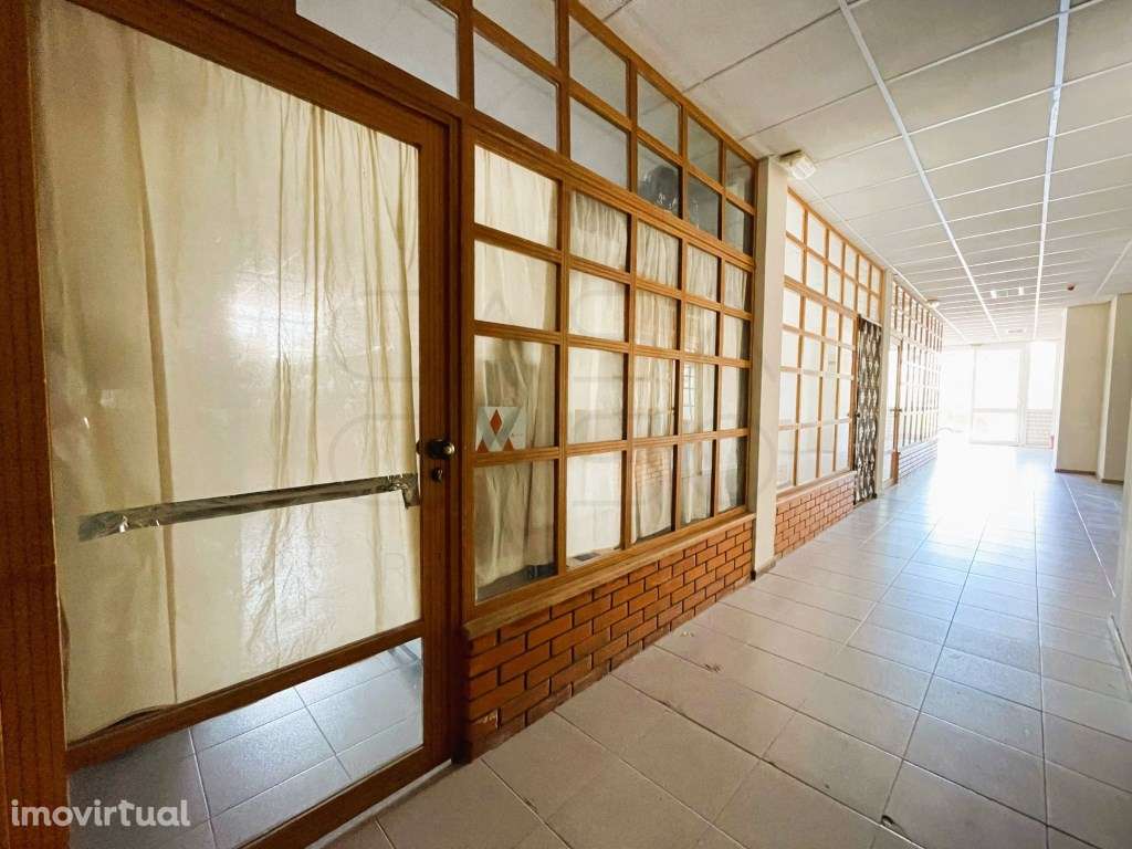 Centro Comercial em Soltroia. Pronto a funcionar. 10 lojas - Grande imagem: 3/13