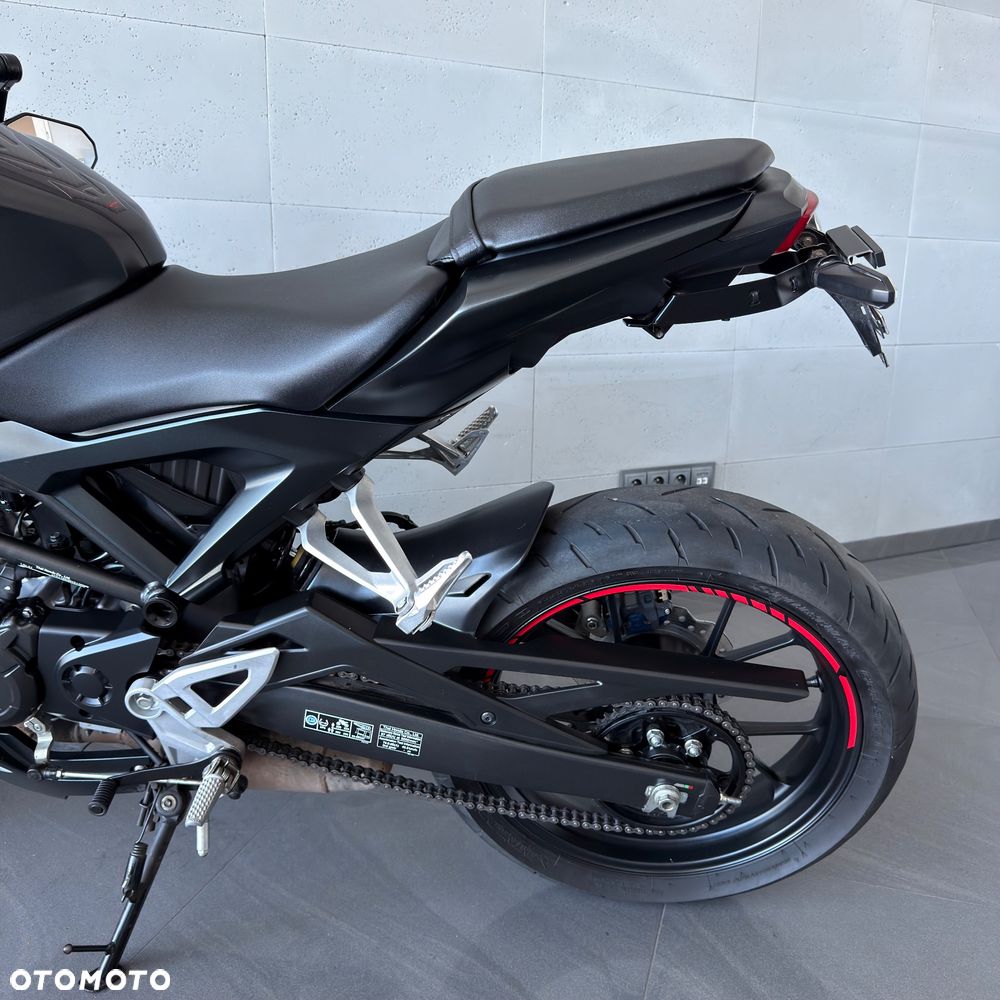 Honda CB - 12