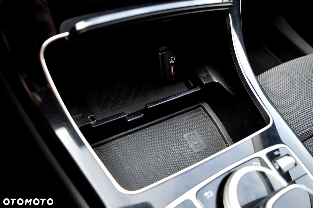 Mercedes-Benz Klasa C 220 d 4Matic 9G-TRONIC AMG Line - 32
