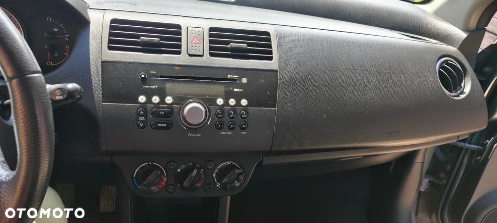 Suzuki Swift 1.3 Club - 3