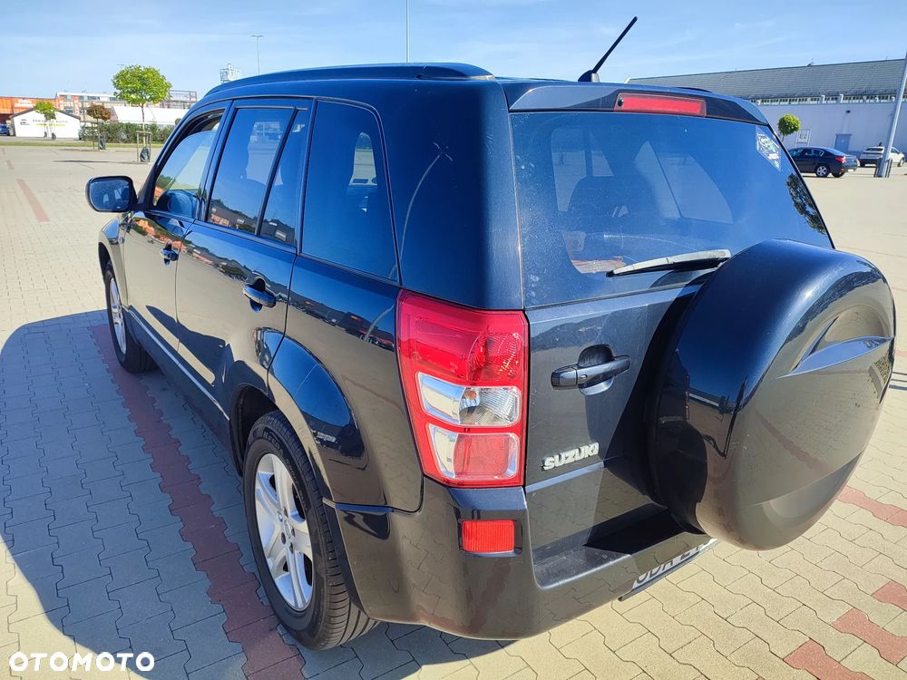 Suzuki Grand Vitara 2.0 De luxe - 2