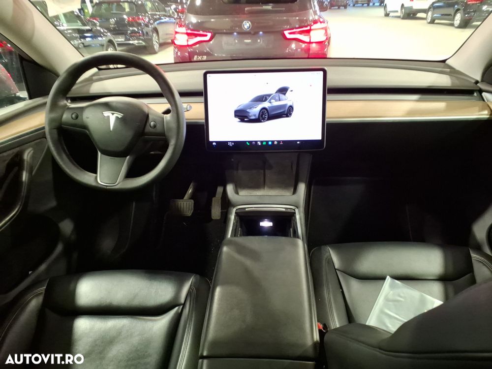 Tesla Model Y Long Range Dual Motor AWD - 6