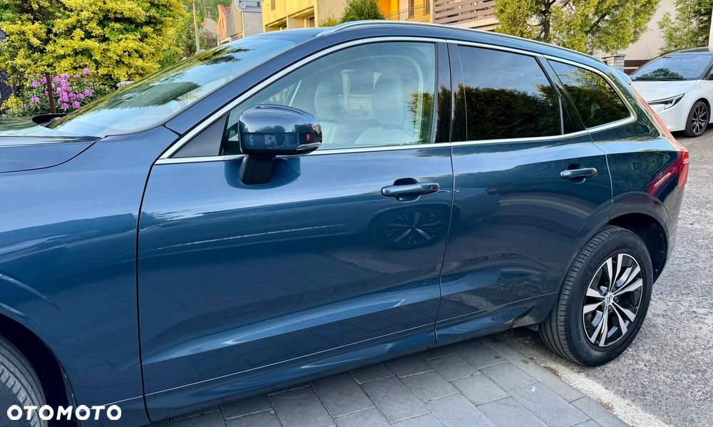 Volvo XC 60 B5 B AWD Momentum Pro - 4