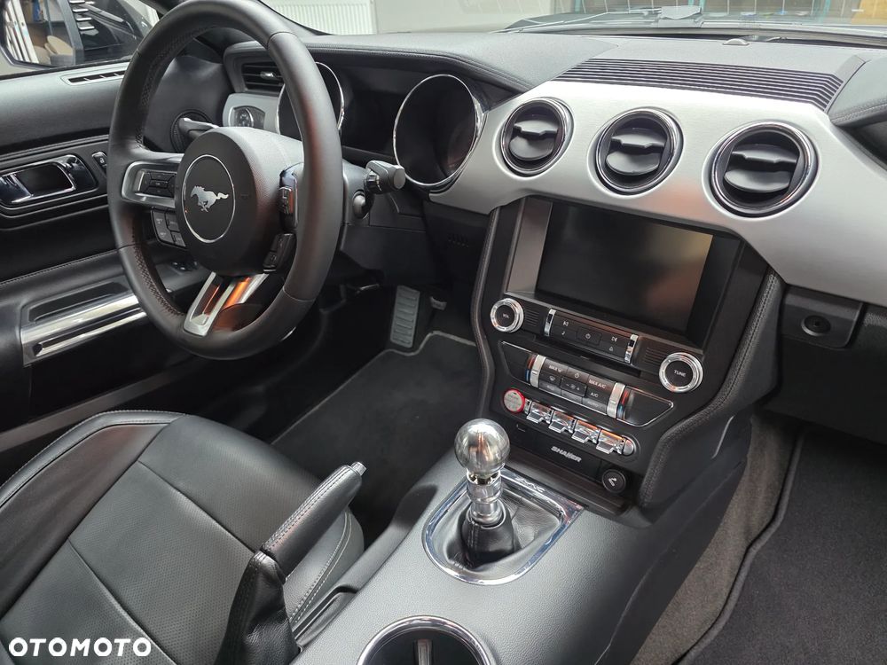 Ford Mustang - 8