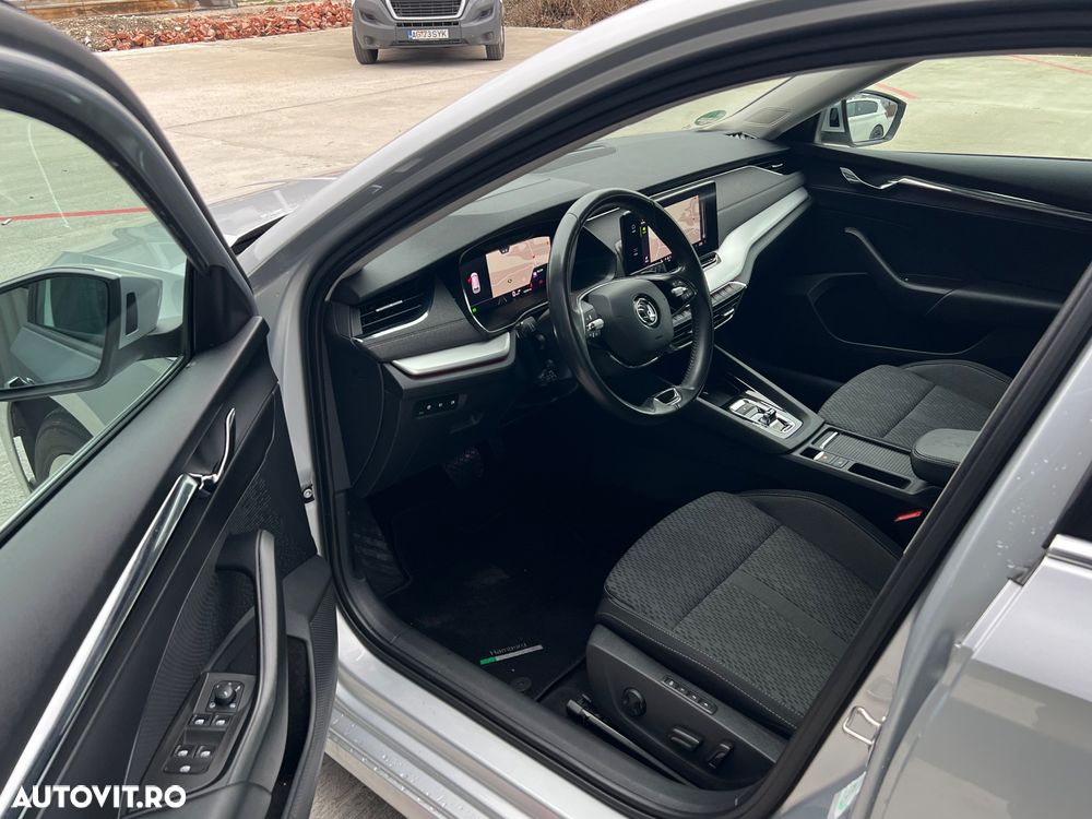 Skoda Octavia Combi 2.0 TDI DSG First Edition - 9