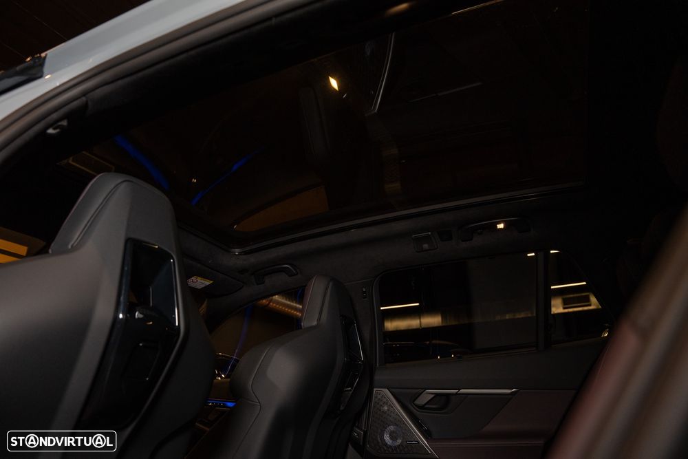 BMW M5 Touring xDrive - 25