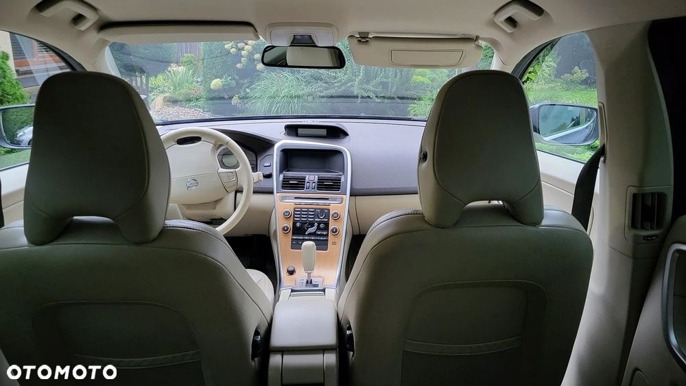 Volvo XC 60 2.4D AWD Momentum - 11