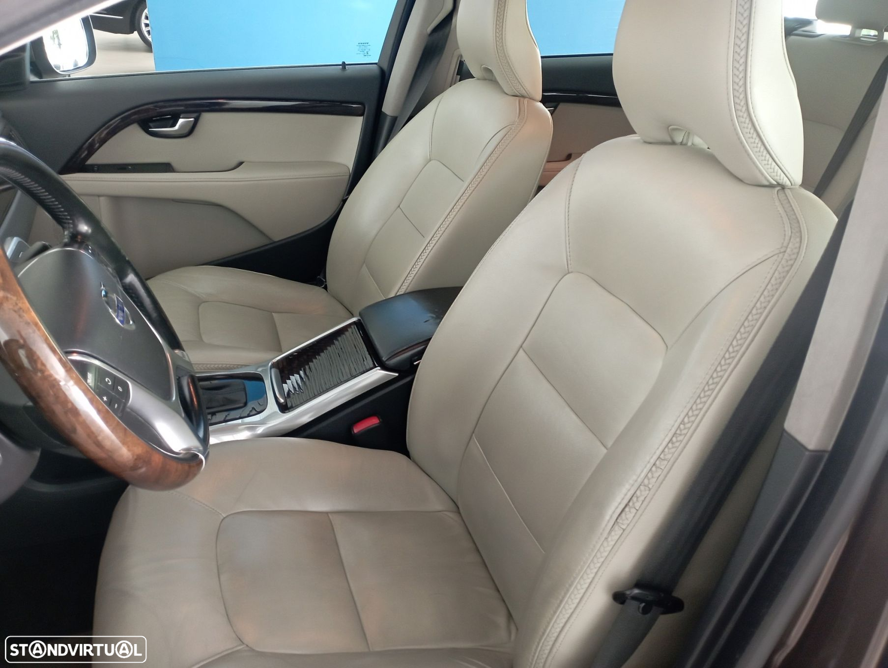 Volvo XC 70 2.0 D4 Momentum Geartronic - 24