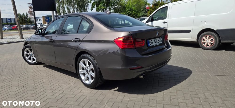 BMW Seria 3 316d EU6 - 12