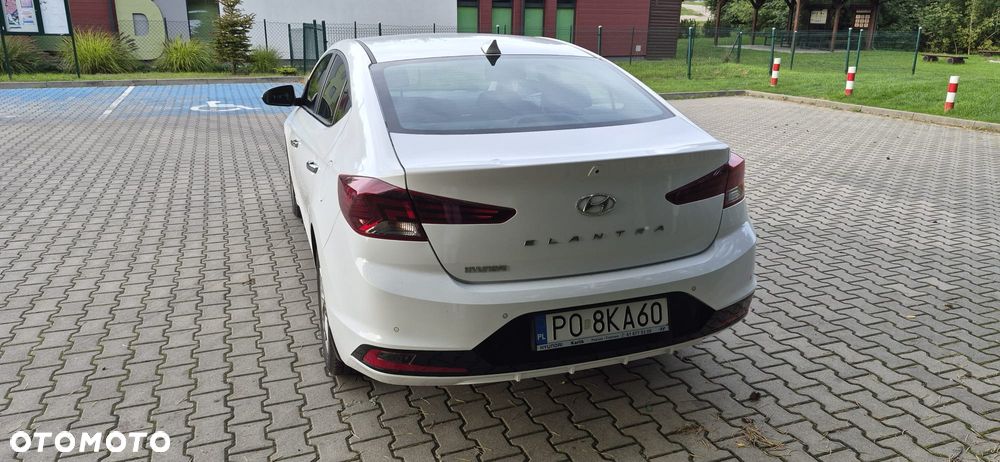 Hyundai Elantra 1.6 Comfort Premiere - 6