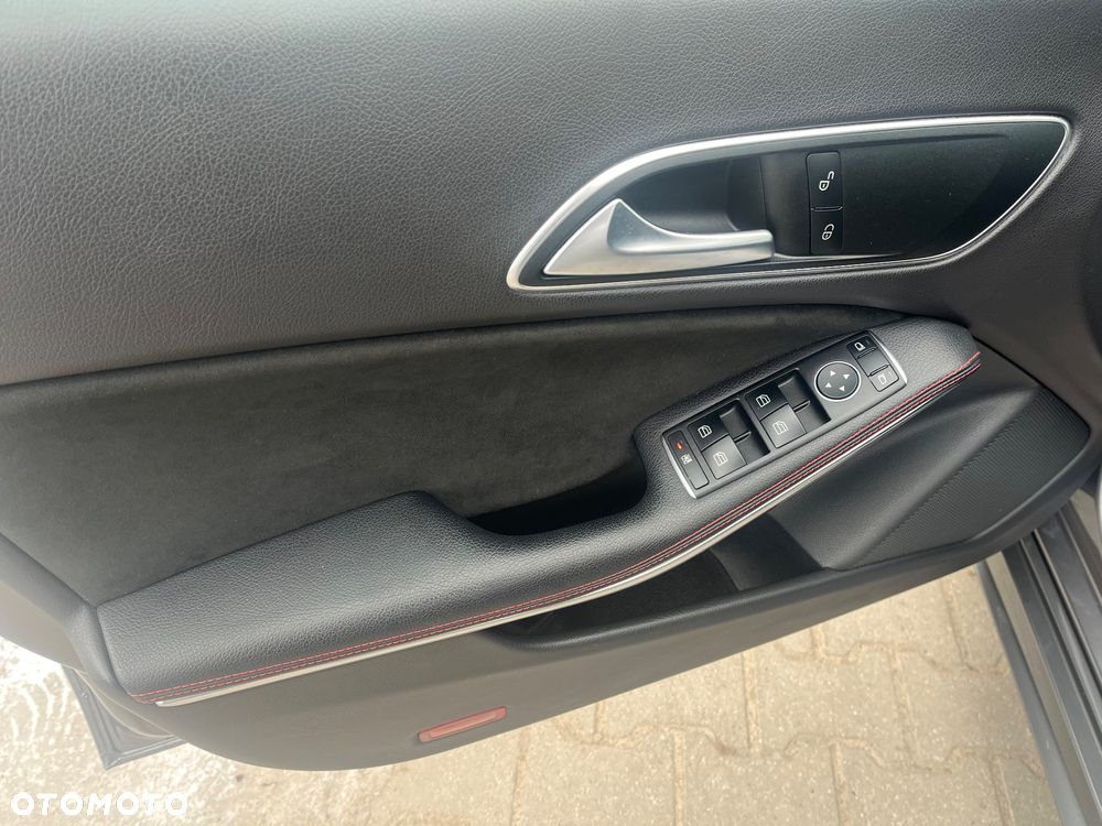 Mercedes-Benz CLA 180 Peak Edition - 9