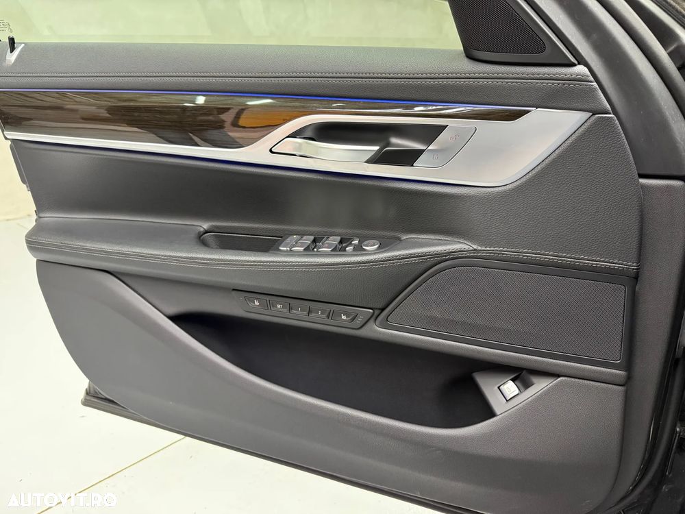 BMW Seria 7 730d xDrive MHEV - 19