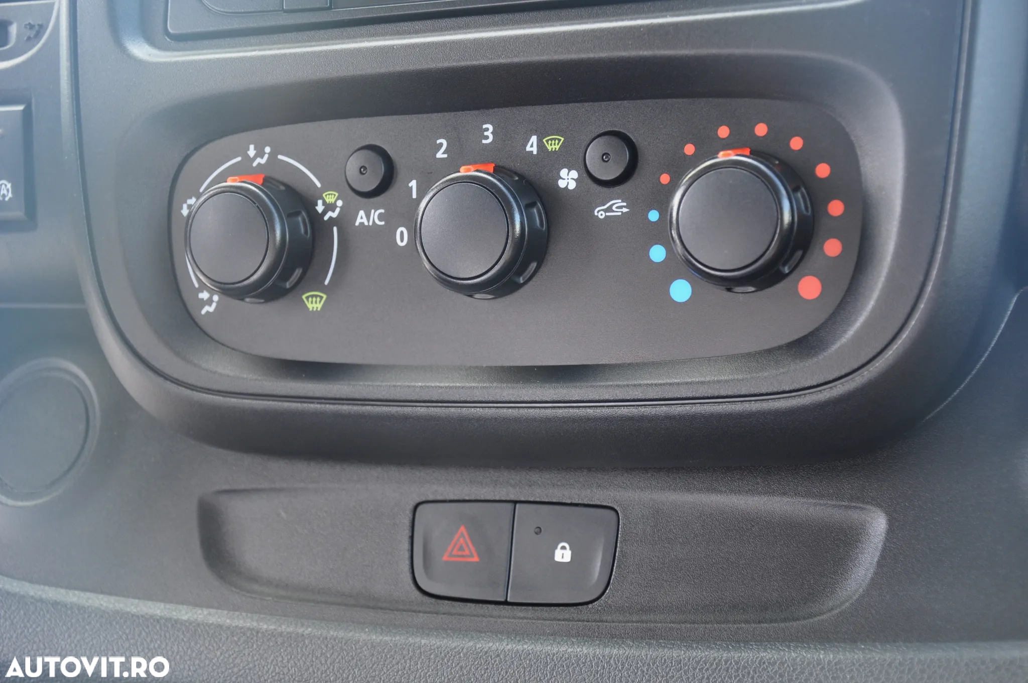 Opel Vivaro L2H1 Van - 19
