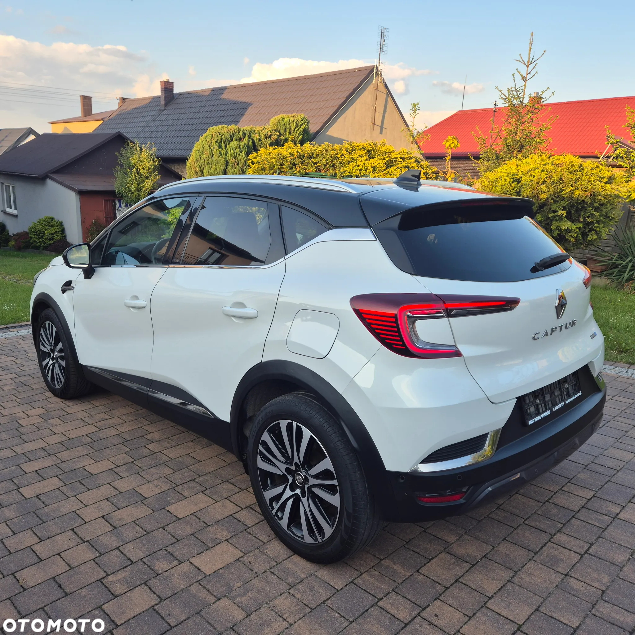 Renault Captur E-TECH PLUG-in 160 INITIALE PARIS - 2