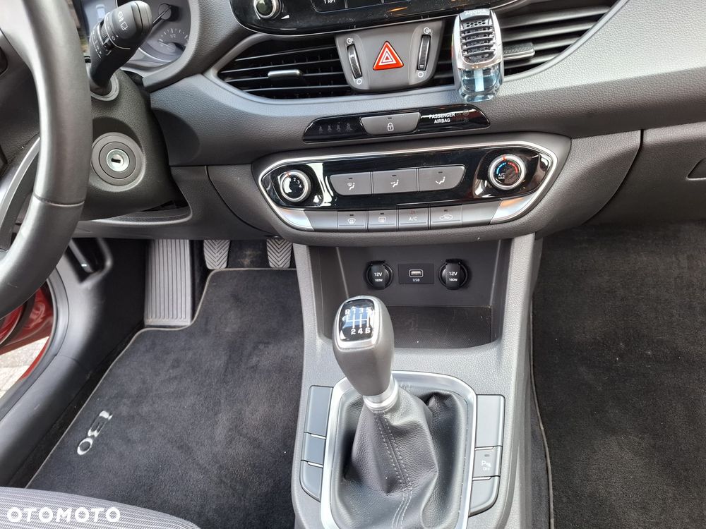 Hyundai i30 1.5 DPI Classic + - 20