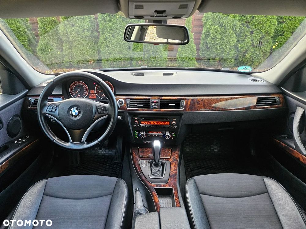 BMW Seria 3 325i Touring - 21