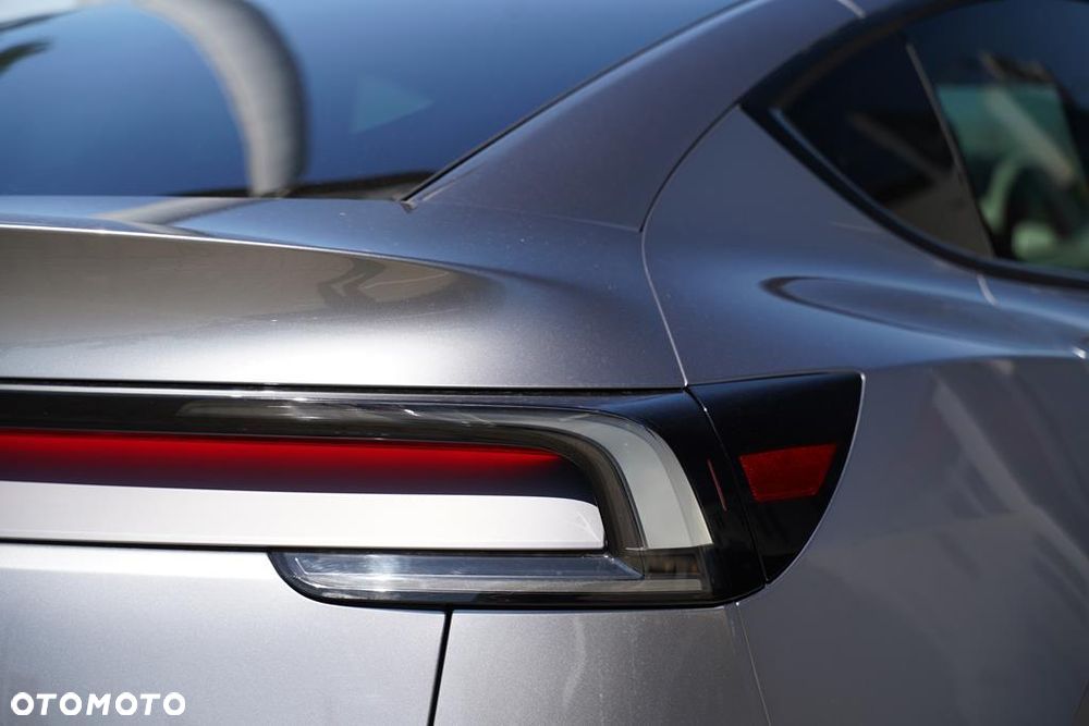 Tesla Y 83.1kWh Long Range AWD - 20