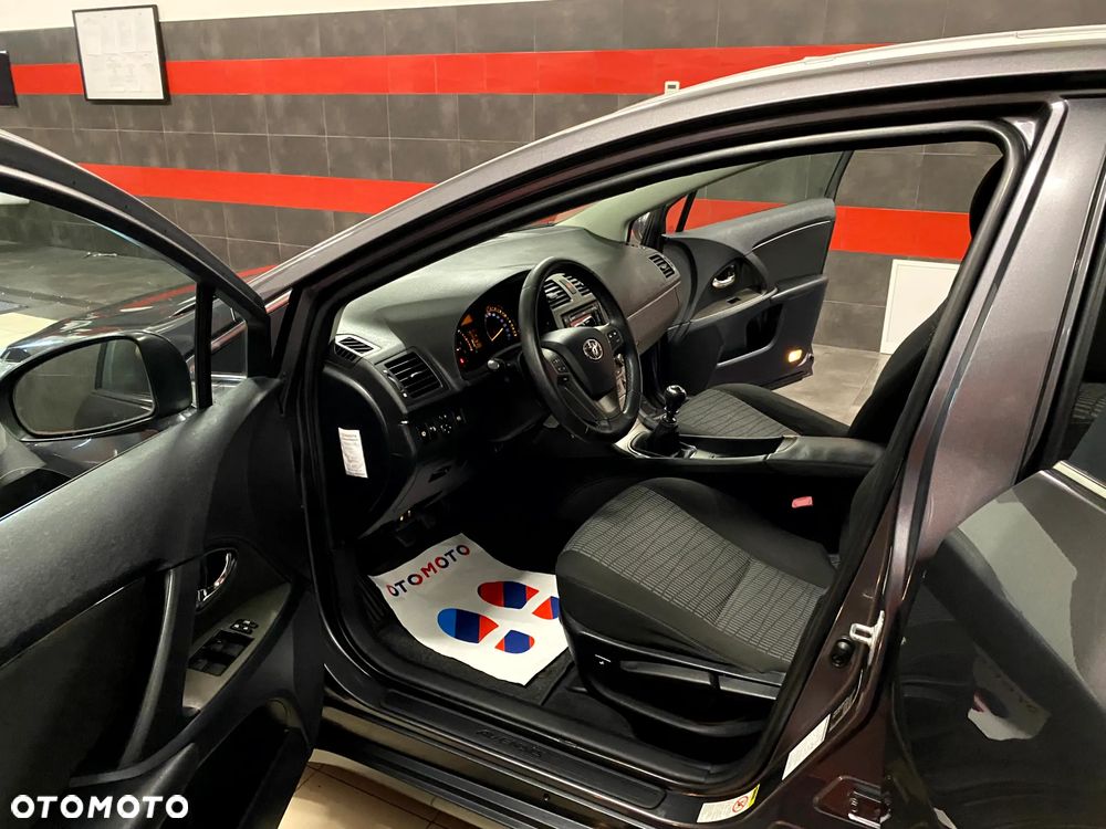 Toyota Avensis Touring Sports 1.8 Executive - 13