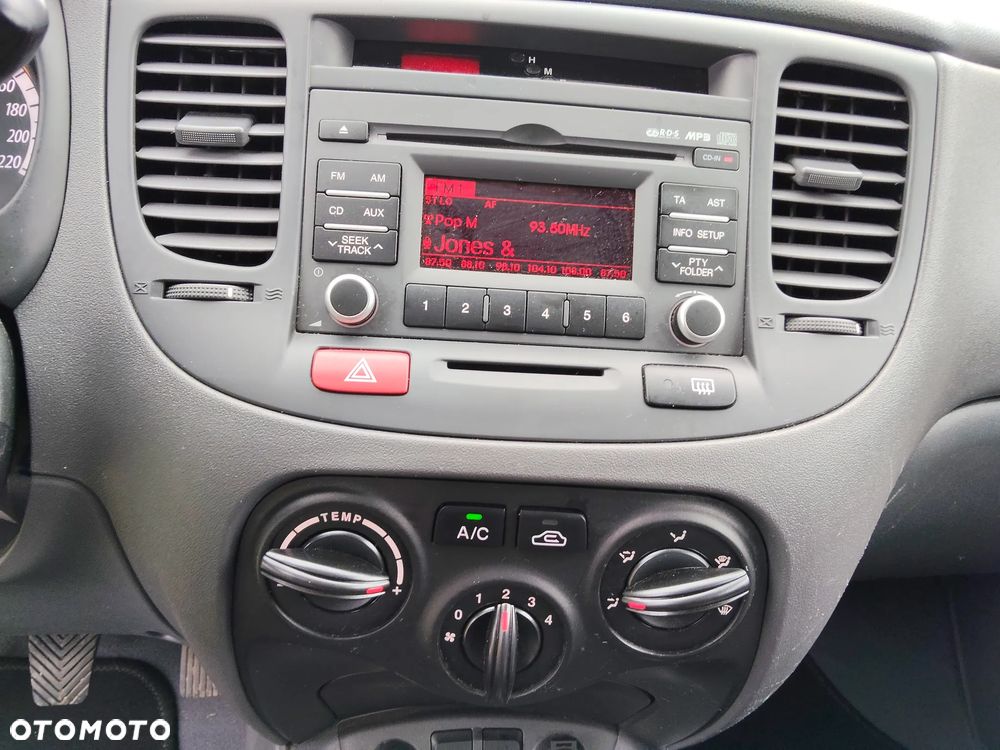 Kia Rio 1.4 EX Top - 26