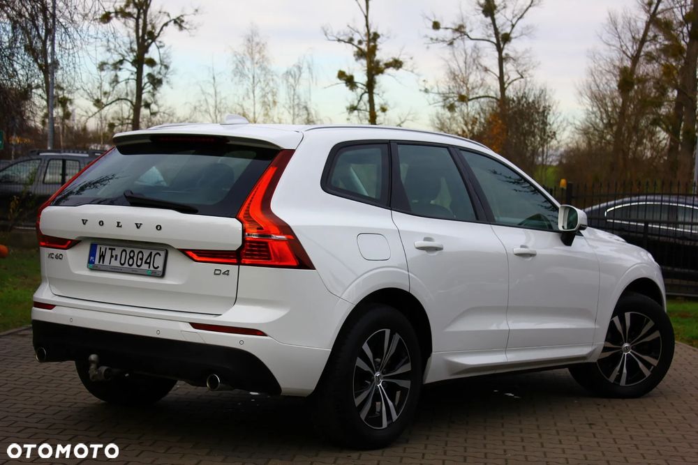 Volvo XC 60 D4 Momentum Pro - 11