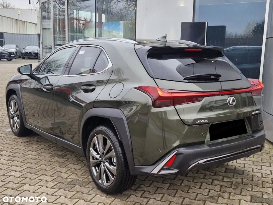 Lexus UX 300h F Sport Design - 2