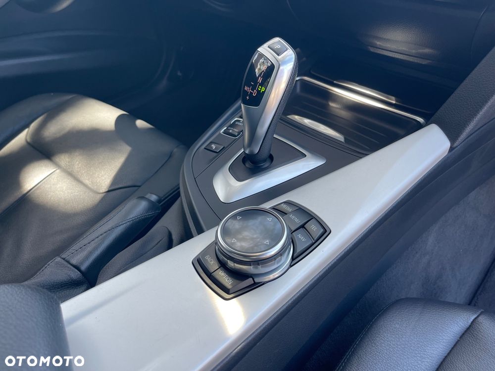 BMW Seria 3 320i - 25