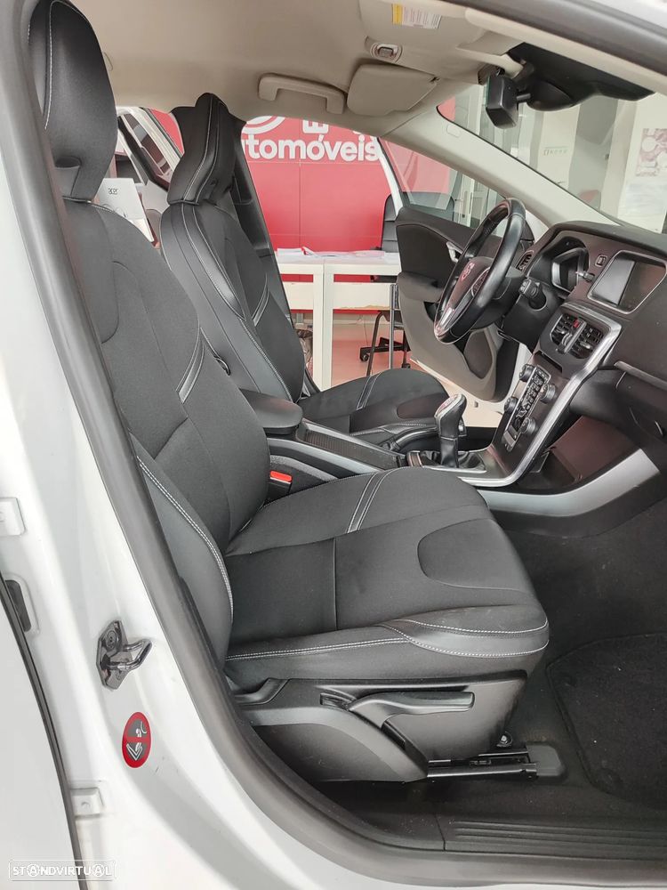 Volvo V40 D2 Momentum - 21