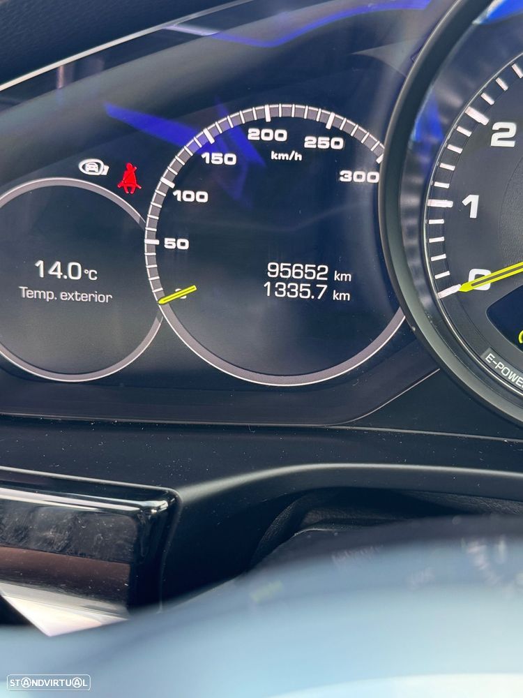 Porsche Panamera 4 E-Hybrid Platinum Edition com PDLS - 35