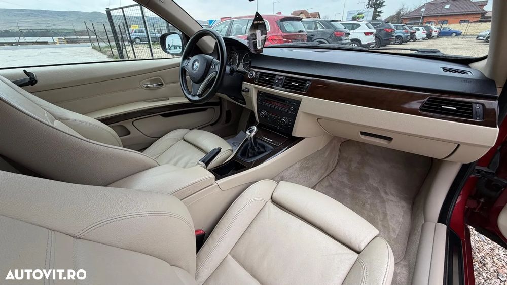 BMW Seria 3 320i - 10
