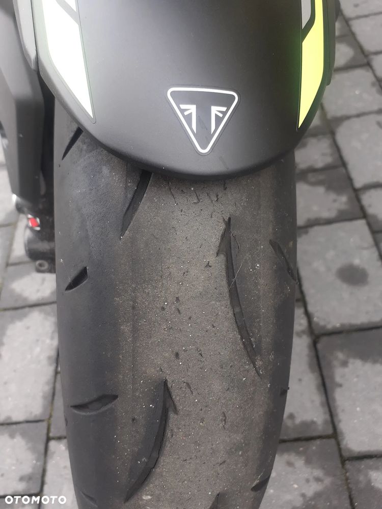 Triumph Street Triple - 8